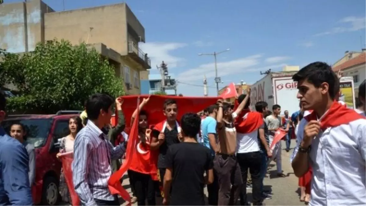 Mardin Ömerli\'de Teröre Tepki Yürüyüşü Düzenlendi