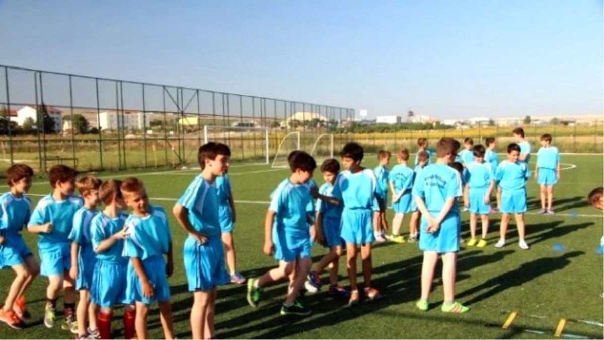 Pınarhisar\'da Yaz Futbol Okulu