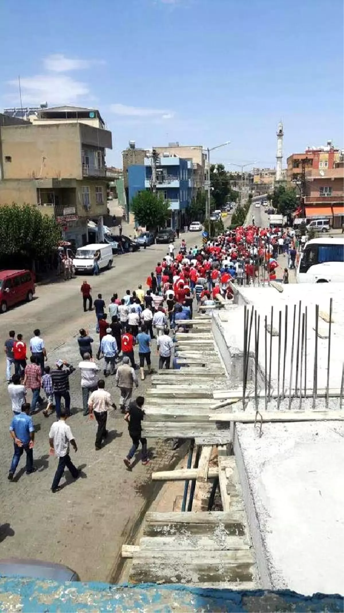 Pkk, Ömerli\'de Jandarma Komutanlığı\'na 3 Ton Patlayıcı Yüklü Kamyonetle Saldırmış (2)