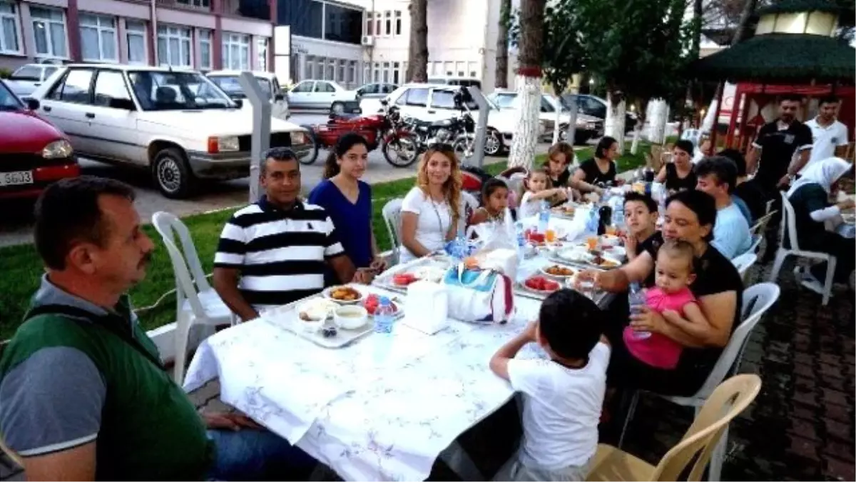 Sarıgöl Devlet Hastanesinde İftar Yemeği