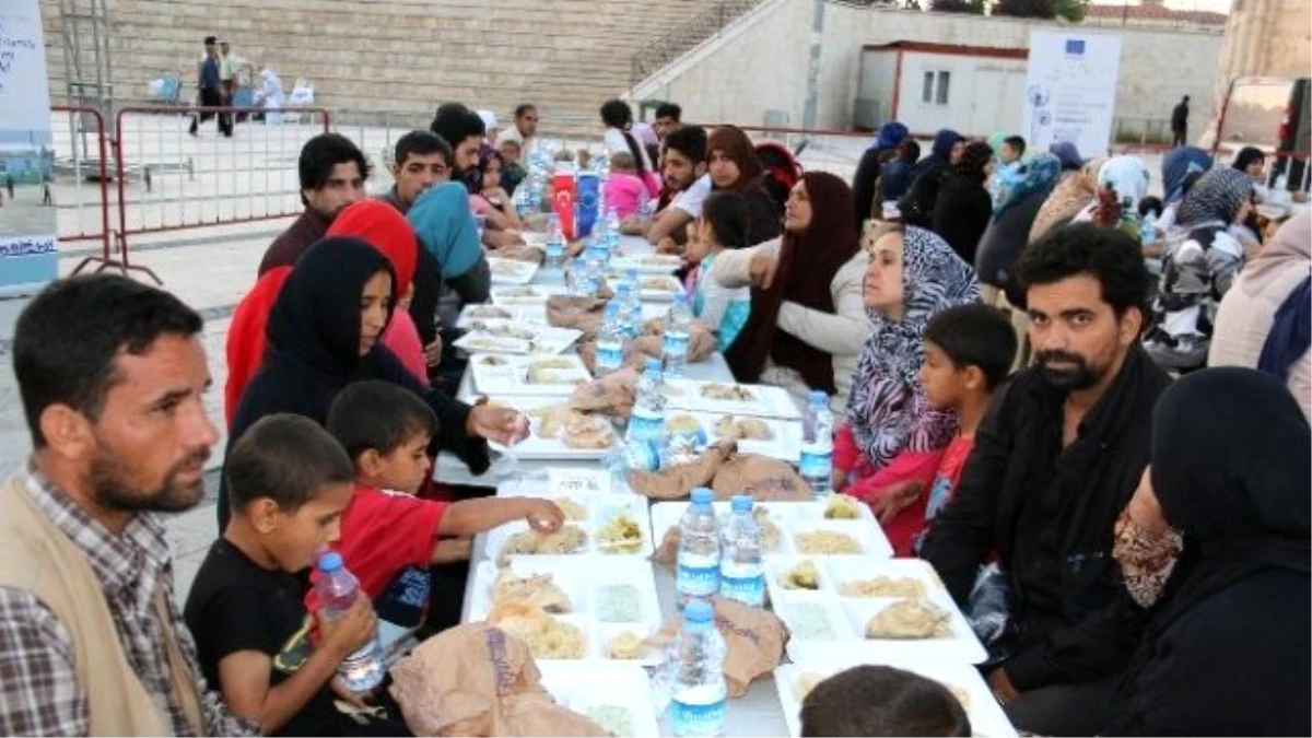 Stso Mültecilere İftar Yemeği Verdi