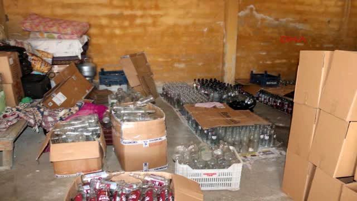 Tarsus\'ta 1 Ton Sahte Rakı Ele Geçirildi