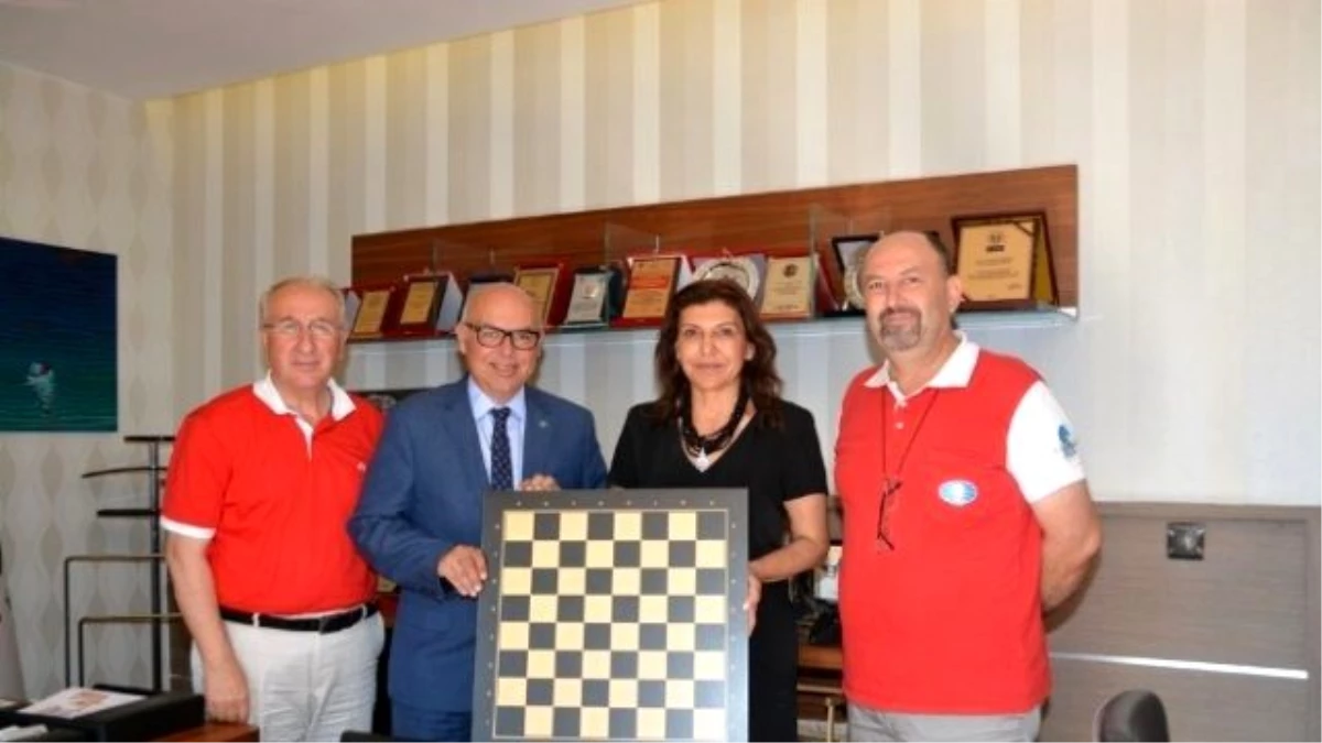 Türkiye Satranç Federasyonundan Başkan Eşkinat\'a Ziyaret