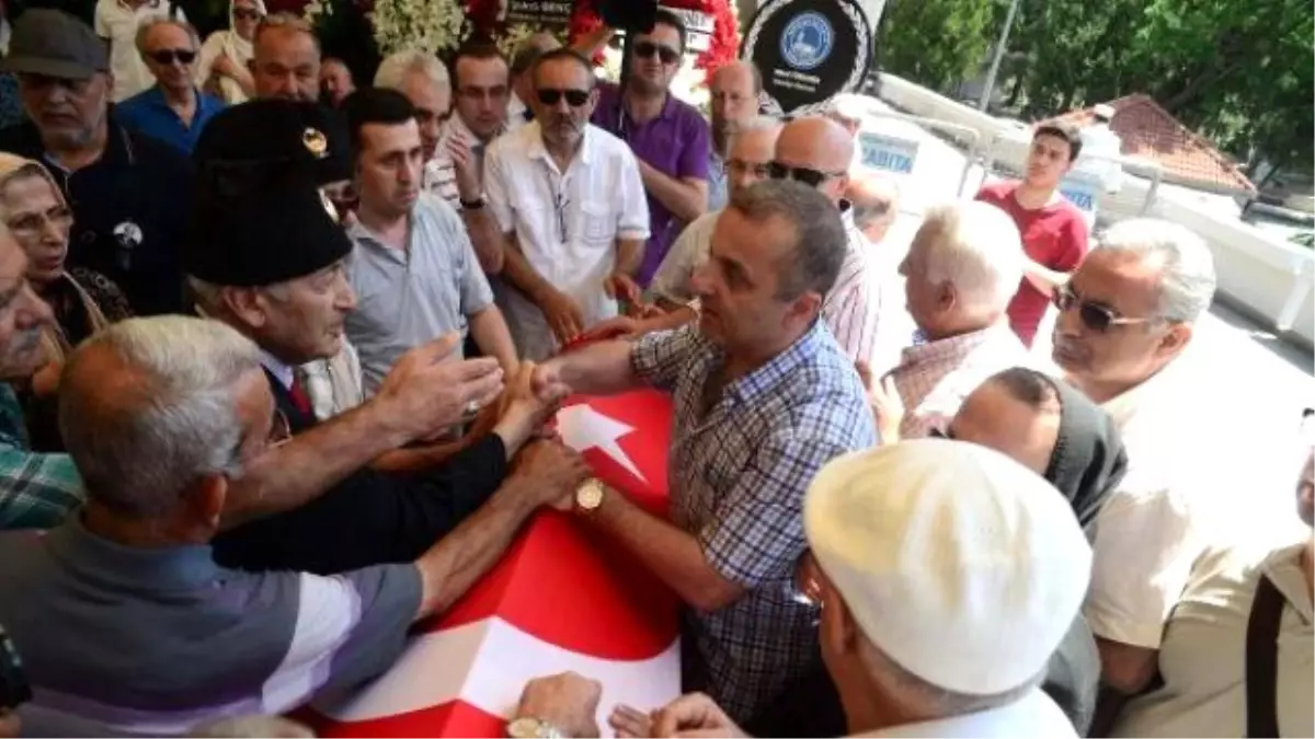 Yaşar Nuri Öztürk, Son Yolculuğuna Türk Bayrağına Sarılı Tabutla Uğurlandı