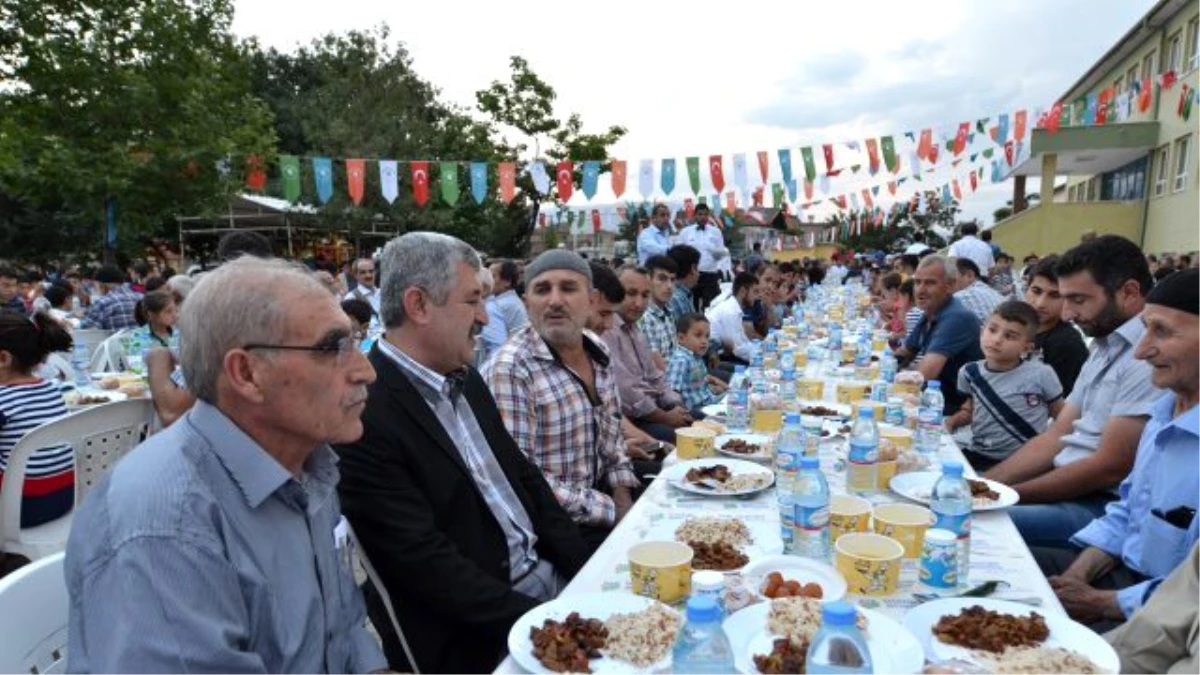 Yeşilyurt Belediyesi İftar Sofrası Topsöğüt\'te Kuruldu