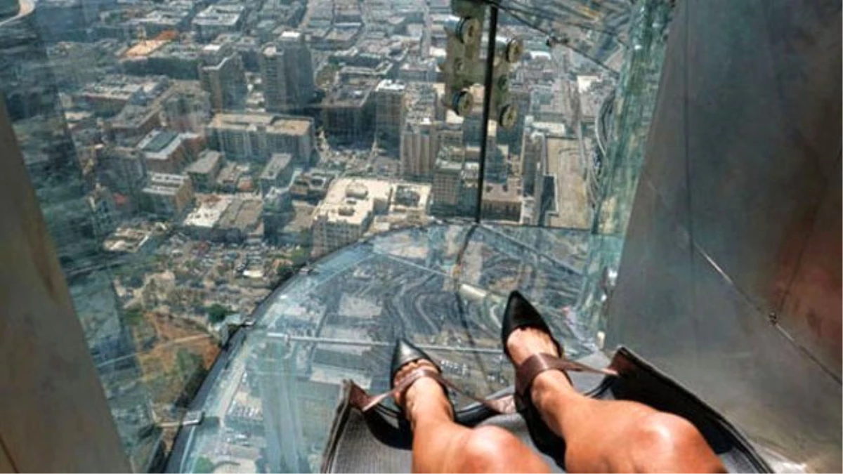 300 Metre Yükseklikteki Cam Kaydırak Los Angeles'ta Açılış Yaptı