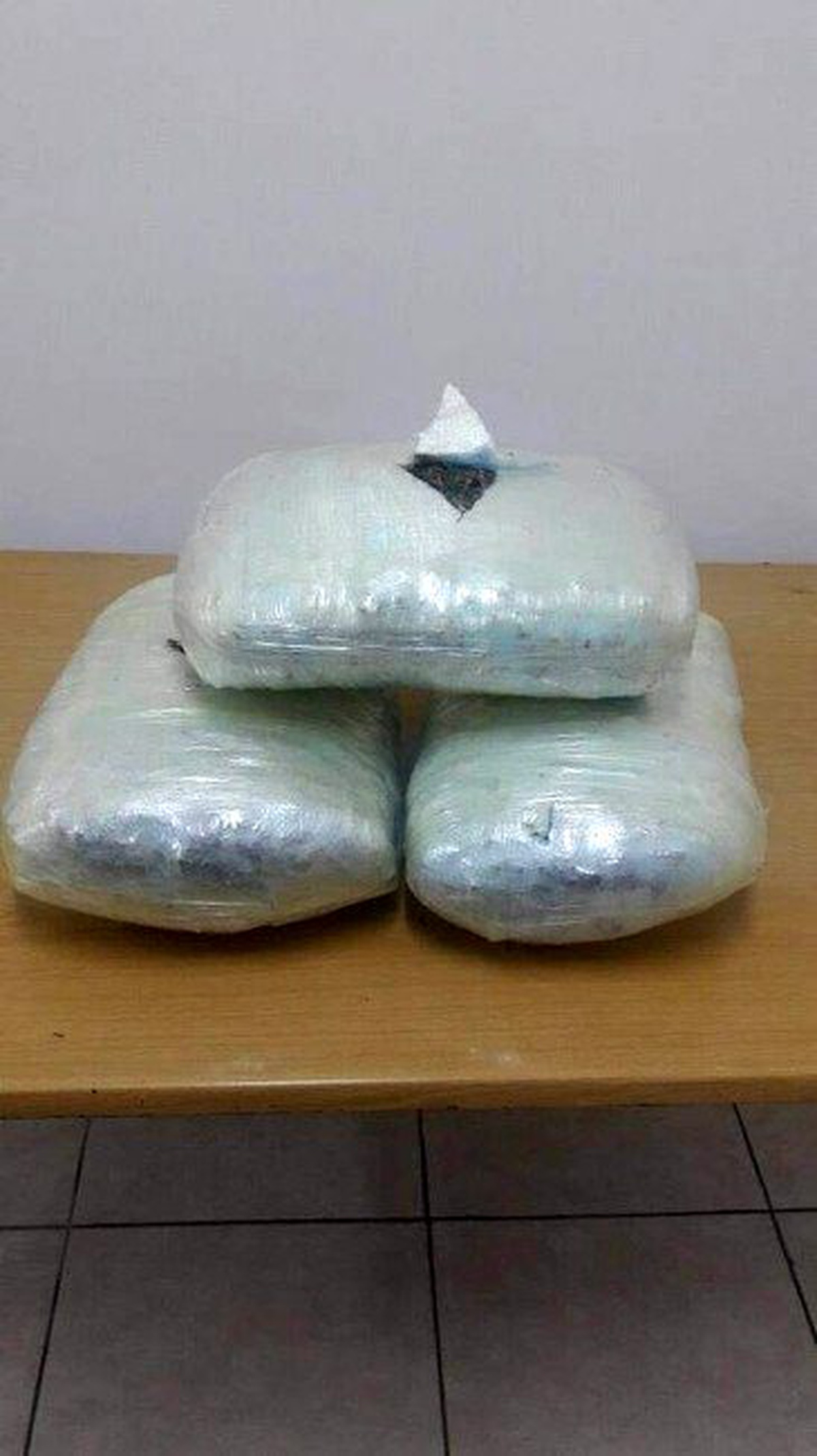 64 Yaşındaki Kadın 12 Kilo Esrarla Yakalandı