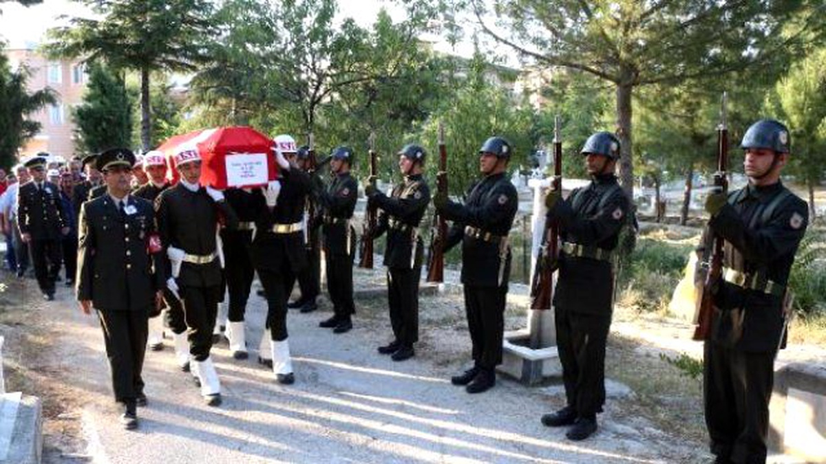 Beyin Kanamasından Yaşamını Yitiren Asker Toprağa Verildi