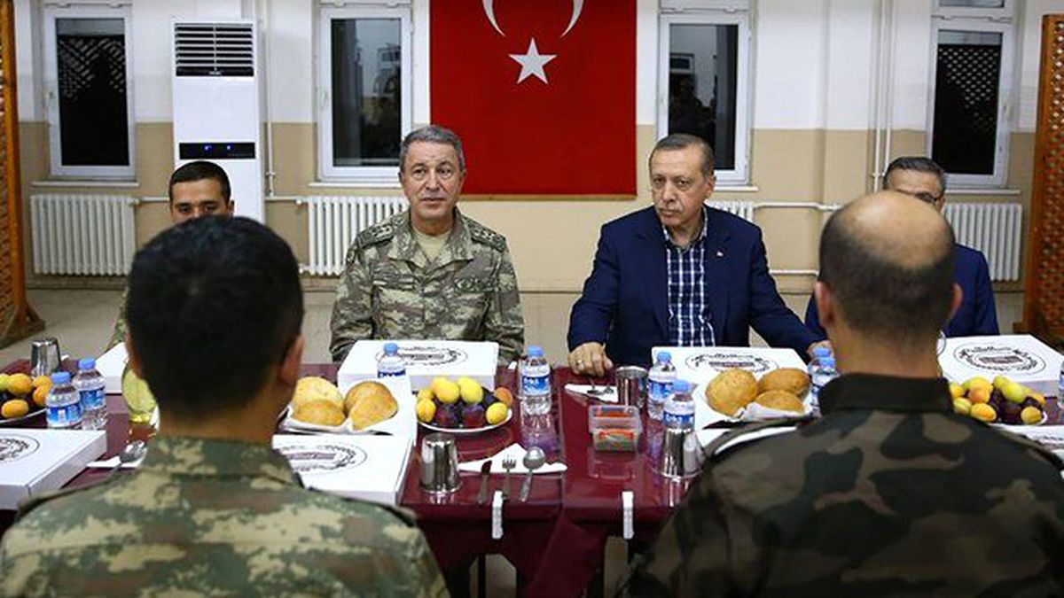 Cumhurbaşkanı Erdoğan'ın Askerlerle İftarında Dikkat Çeken Detay