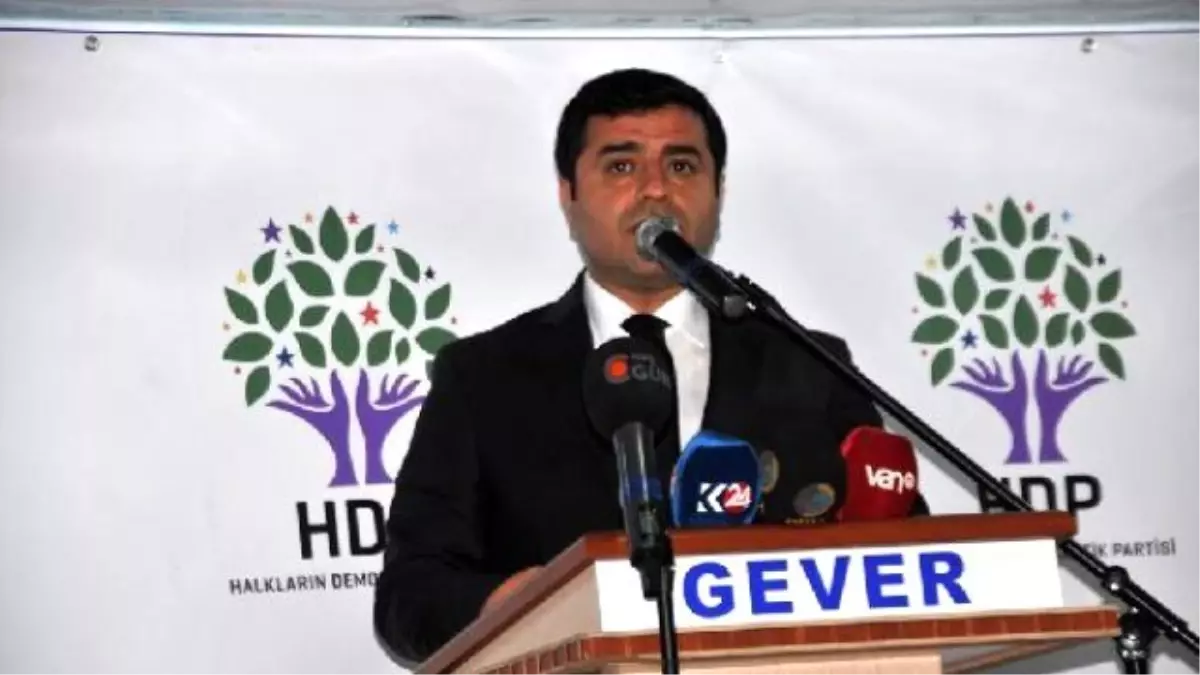 Demirtaş Yüksekova\'da Konuştu: Halkımın İftarını Açabileceği Bir Evi Yok