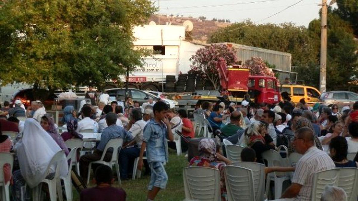 Foça\'da Bin Kişiye İftar