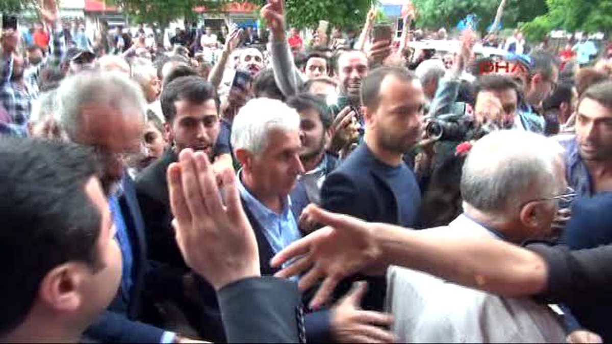 Hakkari Demirtaş Yüksekova\'da Konuştu Halkımın İftarını Açabileceği Bir Evi Yok