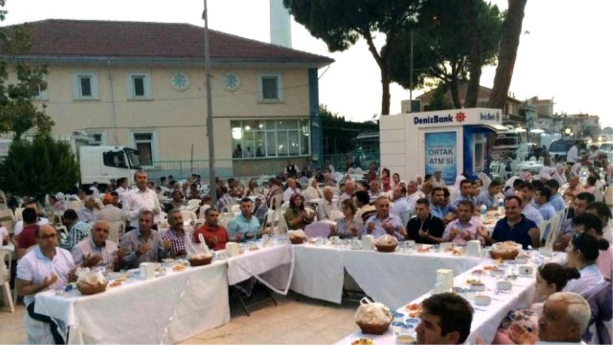 Mahalle statüsüne geçen mahallelerde iftar sofraları kuruluyor