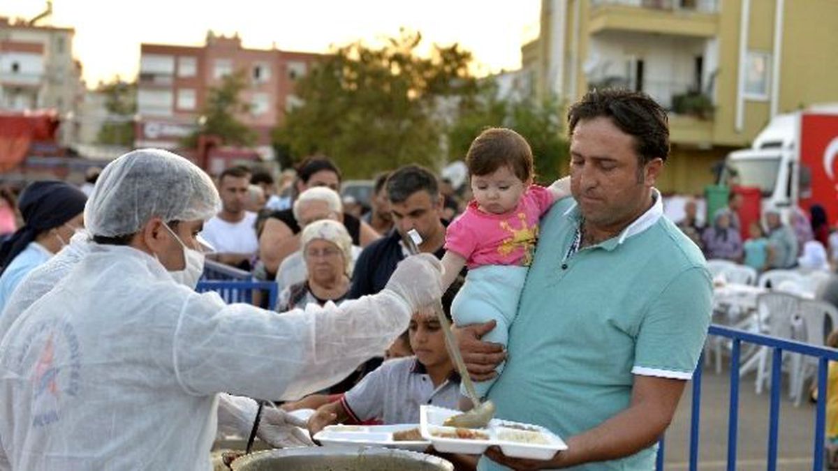 Muratpaşa Belediyesi\'nden Etiler\'de İftar