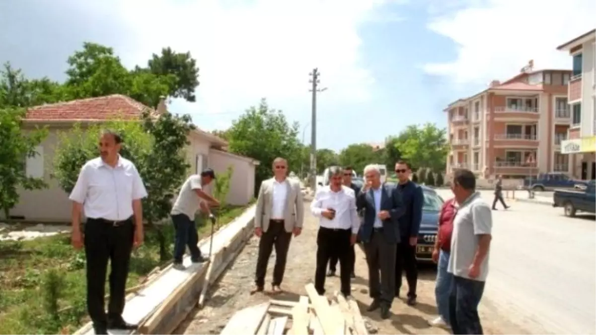 Osman Pelen Caddesinde Yol Genişletme Çalışmaları Devam Ediyor