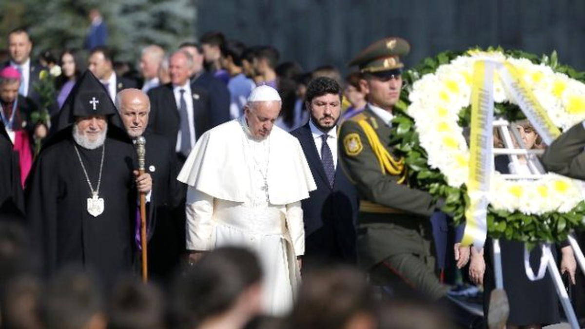Papa Sözde Ermeni "Soykırım" Anıtını Ziyaret Etti