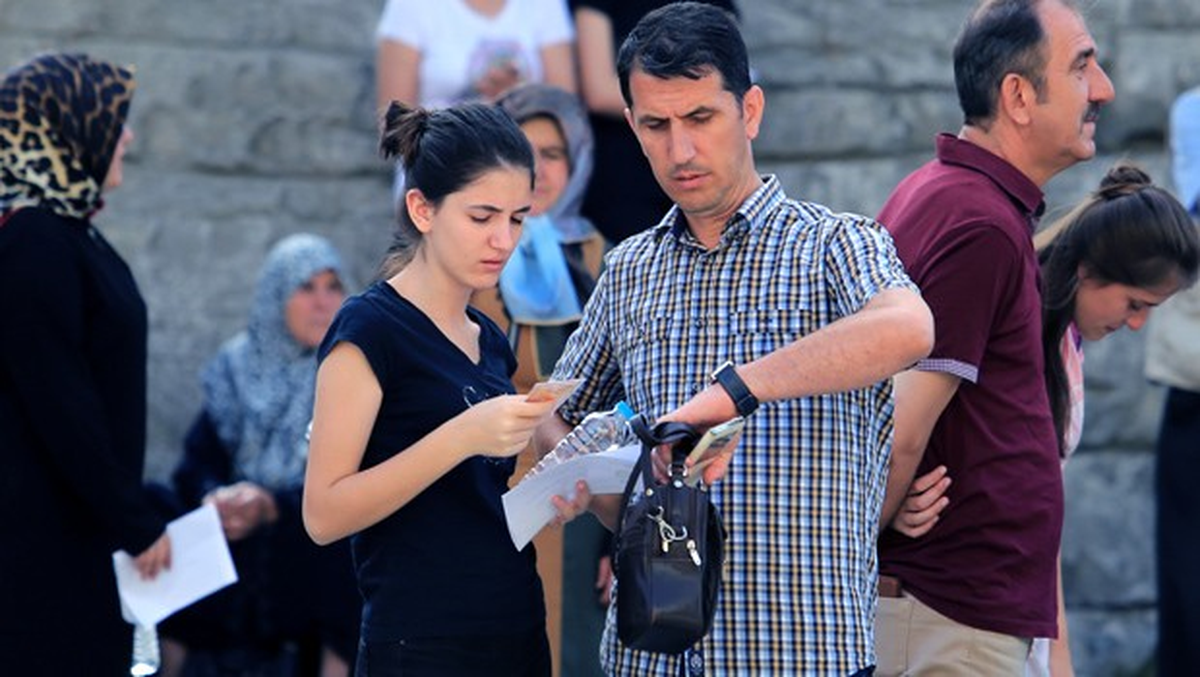 Saat 09.00: Üniversite Adayları Okul Kapılarında