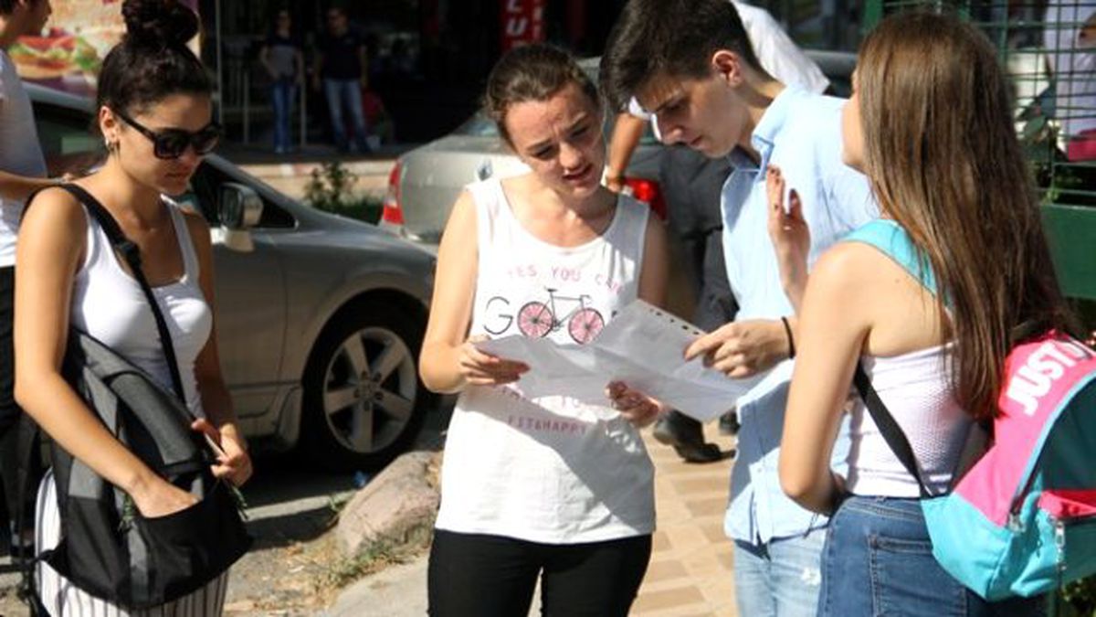 Saat 13.30: Üniversite Adayları Okul Kapılarında