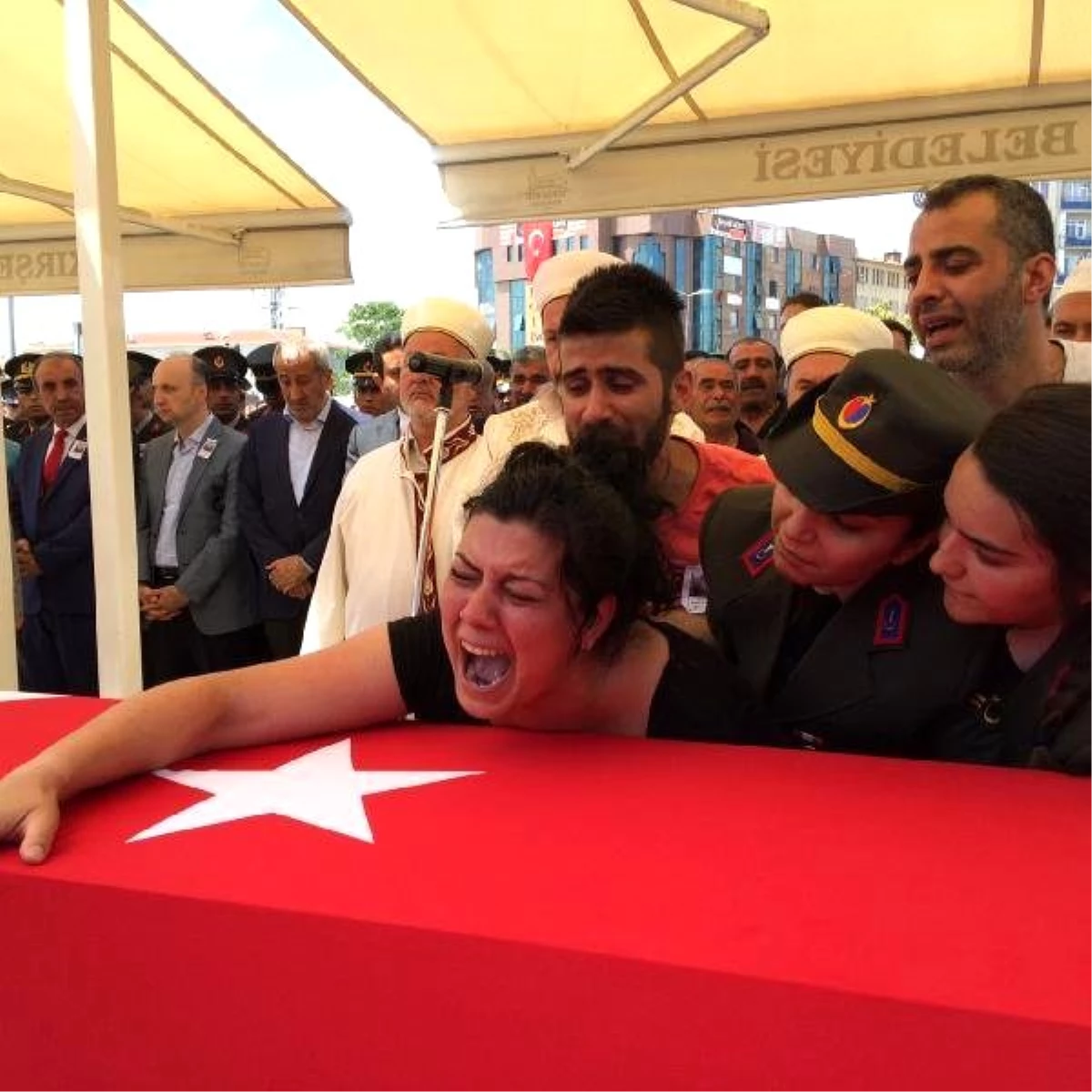 Şehit Astsubayı, Kırşehir\'de 5 Bin Kişi Uğurladı