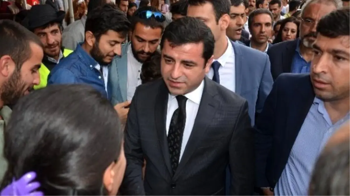 Selahattin Demirtaş Yüksekova\'da