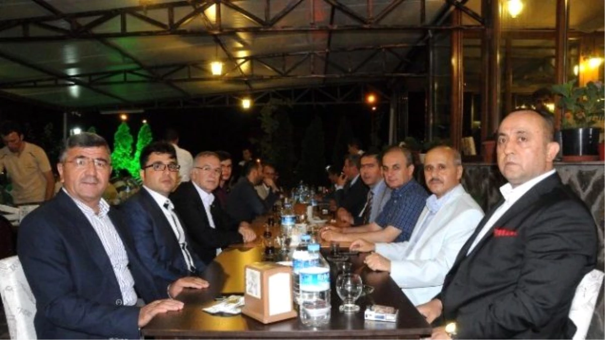 Başkan Akdoğan\'dan Başsavcı Tekne ve Hakim Yerdelen İçin Veda Yemeği