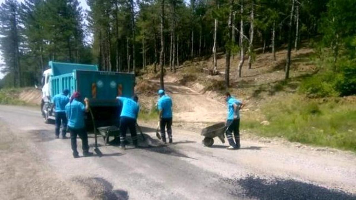 Demirci Gördes Arasındaki Yolda Yama Çalışması