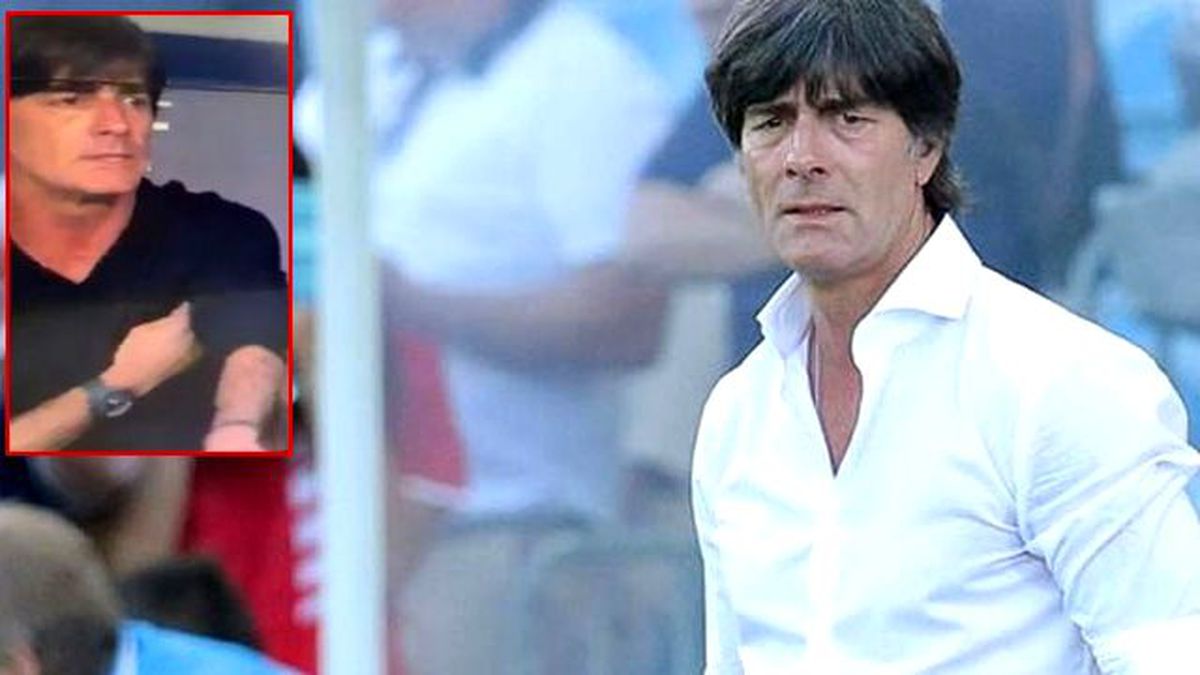 Löw'den Çok Konuşulacak Bir Hareket Daha! Bu Kez Koltuk Altını Kokladı