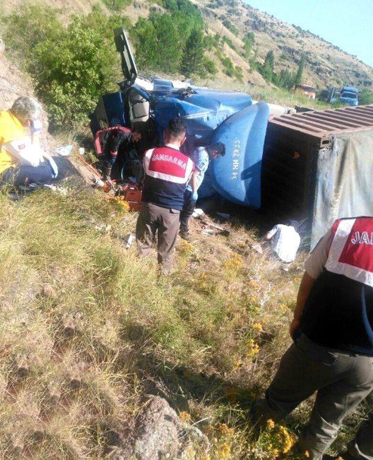 Kızılcahamam\'da Tır Şarampole Yuvarlandı: 1 Ölü