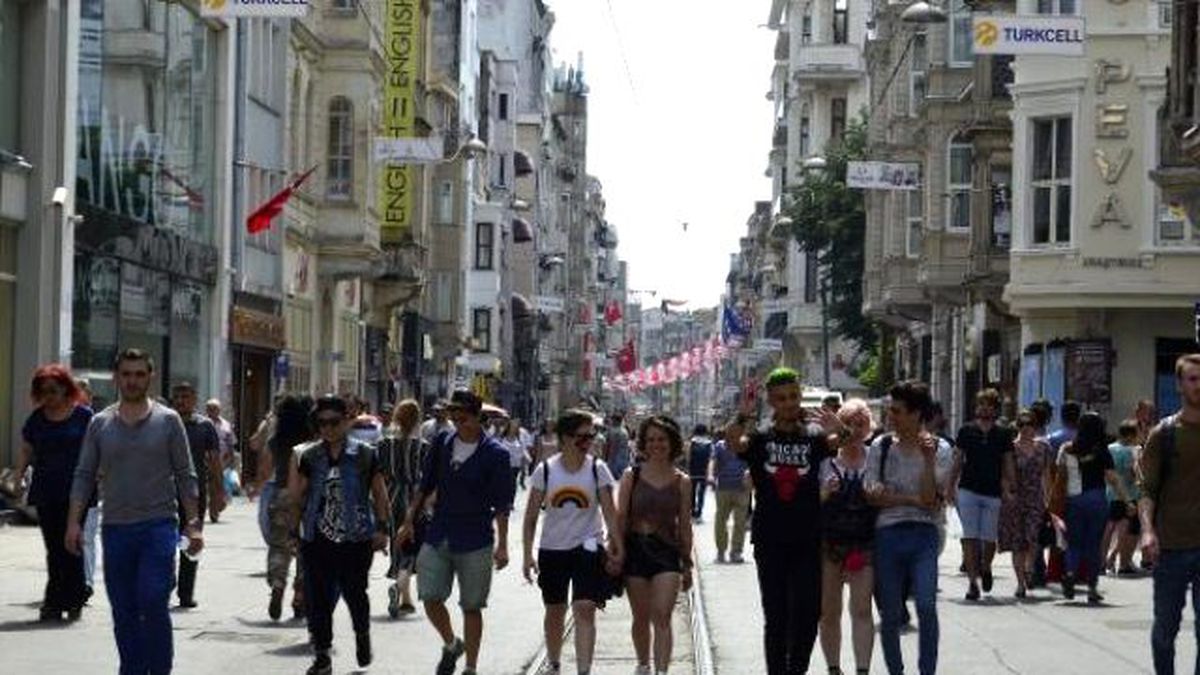Lbgti Eyleminde Polisle Eylemciler Arasında Köşe Kapmaca Yaşandı