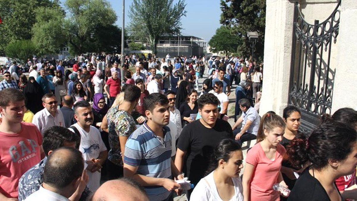 Saat 09.00: Üniversite Adayları Okul Kapılarında