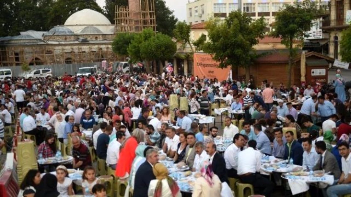 Uşak AK Parti İftar Yemeğinde Buluştu