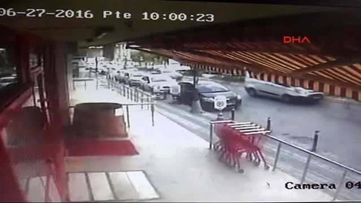 2 Yaşındaki Egemen\'in Pencereden Düşme Anı Güvenlik Kamerasında
