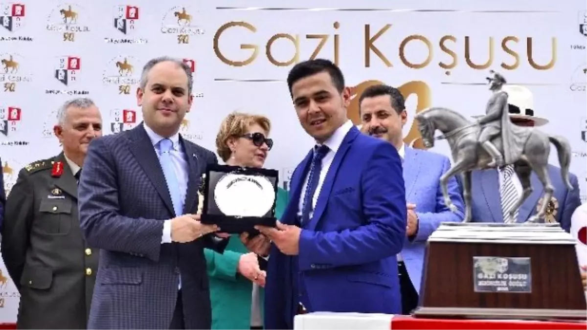 90. Gazi Koşusu\'nda Zaferin Adı "Graystorm" Oldu