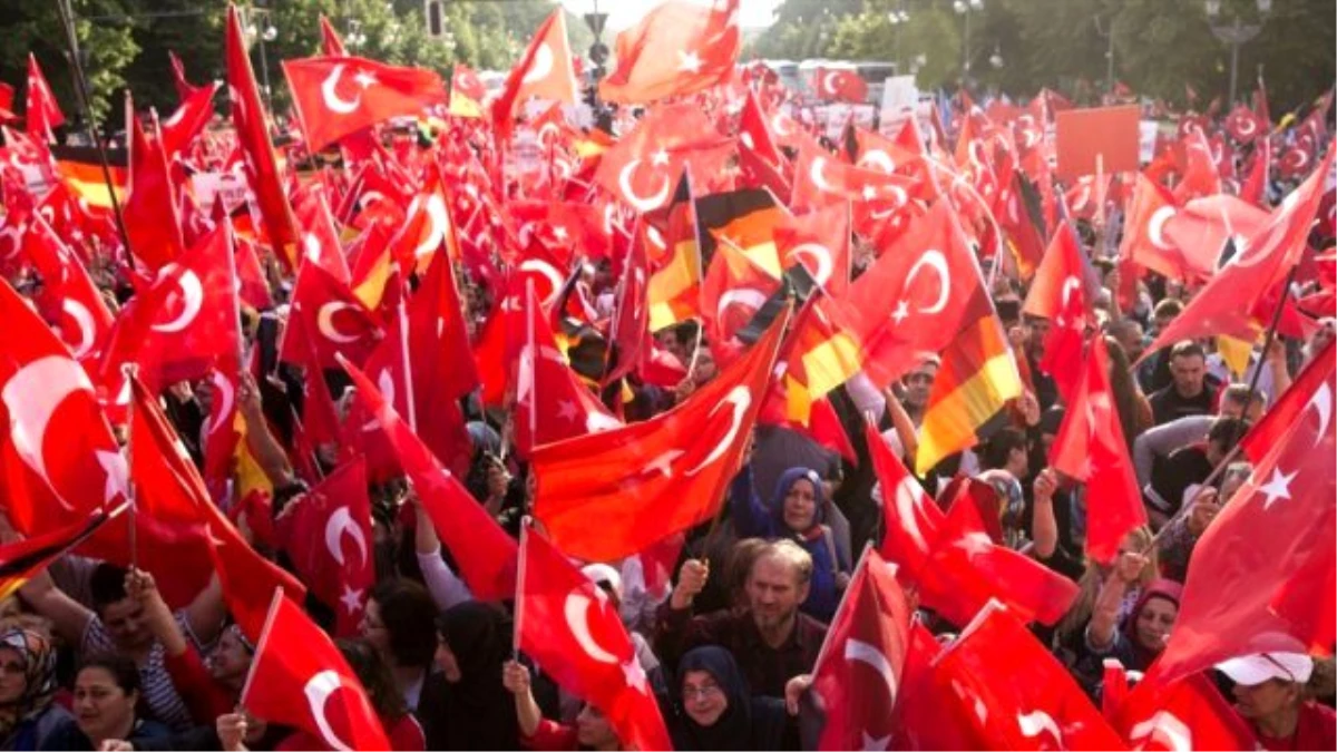 Almanya\'da Türk Kökenliler Parti Kuruyor
