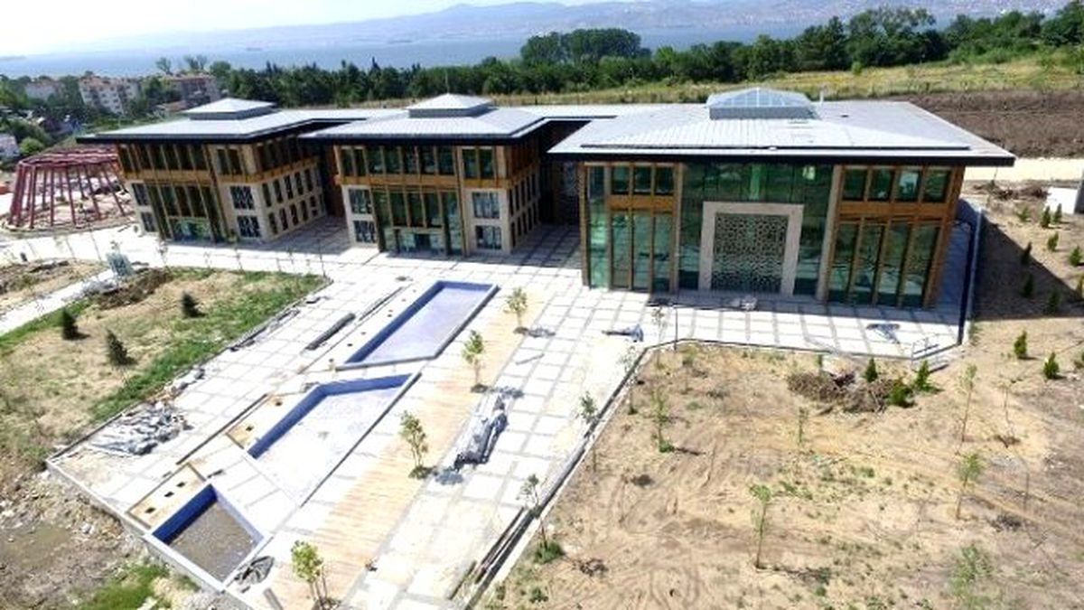 Başiskele\'de Yol Yapım Çalışmaları Devam Ediyor