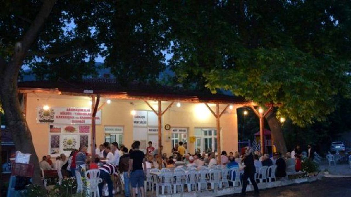 Bayırköy\'de Sarmaşıklılar Derneğinden İftar