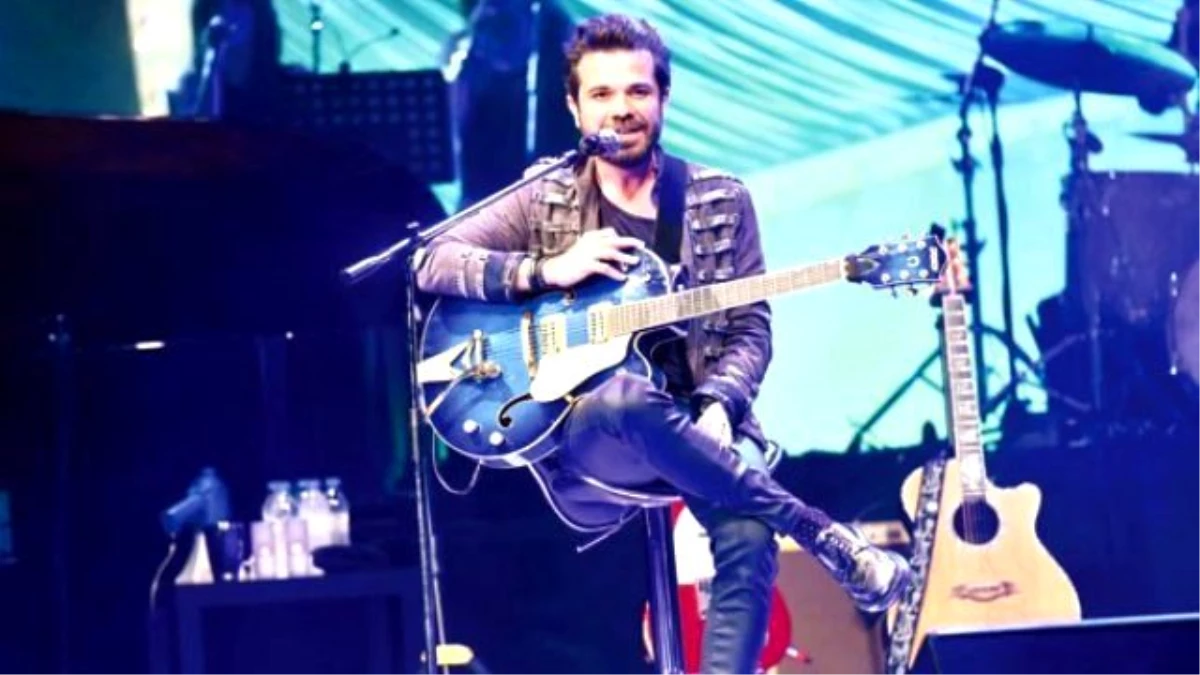 Beren ve Kayınvalidesi, Kenan'ın Konserinde Selamlaşmadı