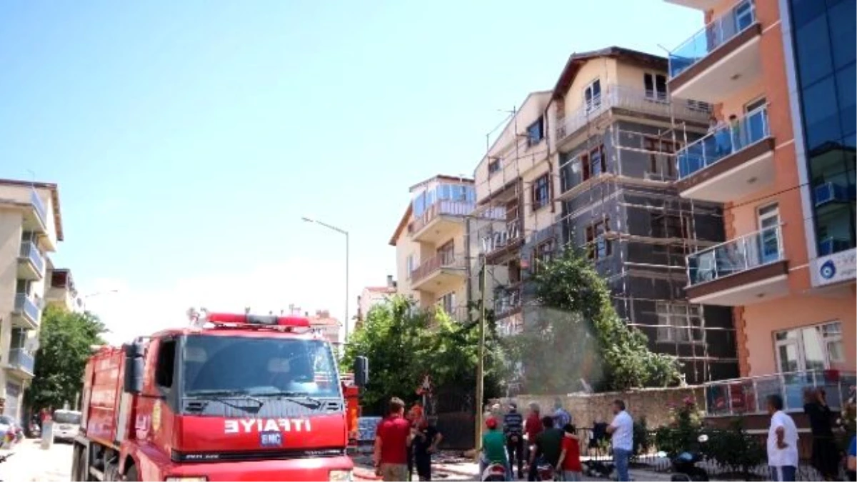 Beyşehir\'de Çatı Yangınını İtfaiye Söndürdü