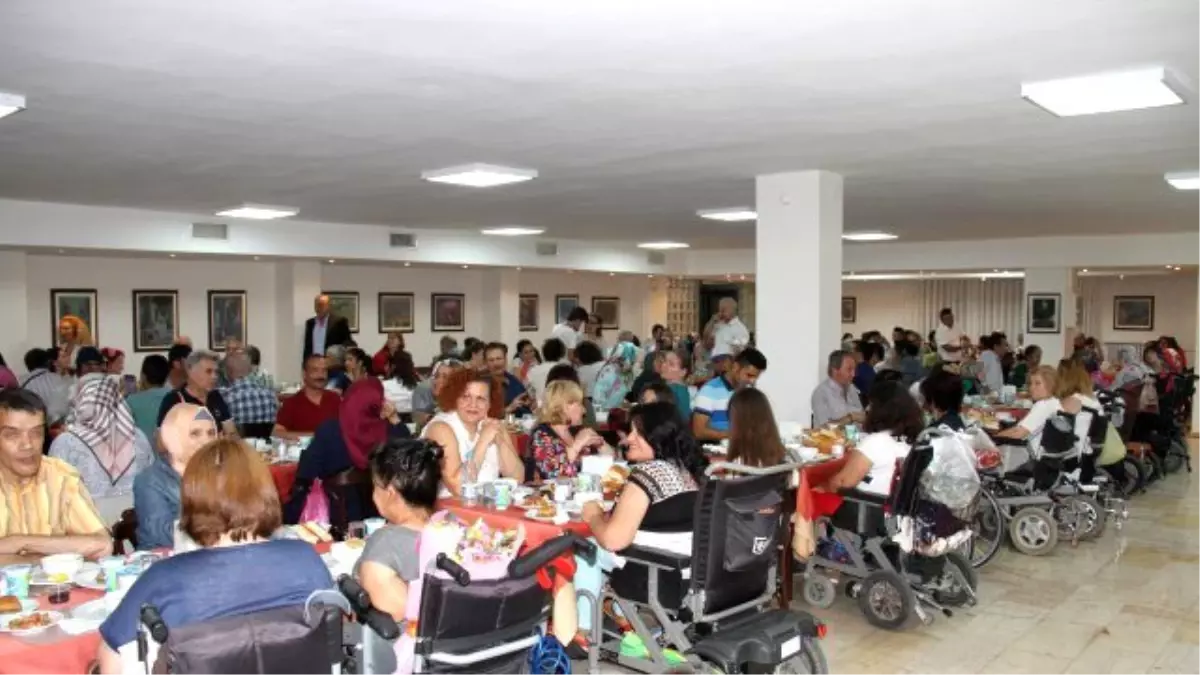 Büyükşehir'den Engellilere İftar