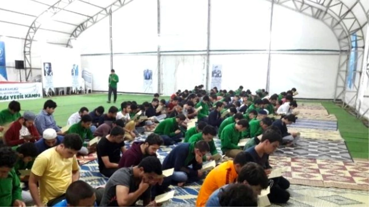 İmam Hatipli Gençler Ramazan Kampında