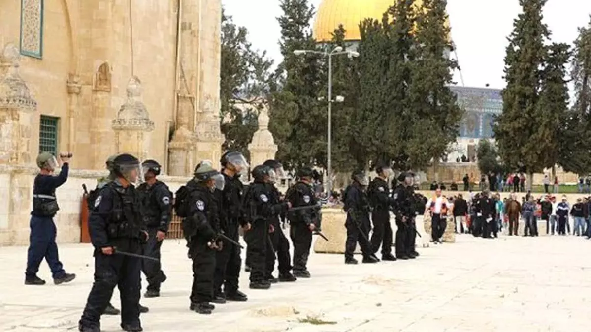 İsrail Polisi Mescid-i Aksa'ya Girdi, 35 Kişi Yaralandı
