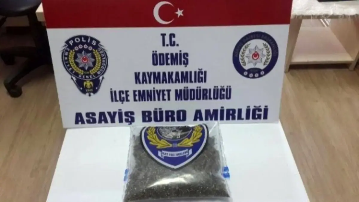 İzmir\'de Uyuşturucu Satıcısı ile Polis Arasında Kovalamaca