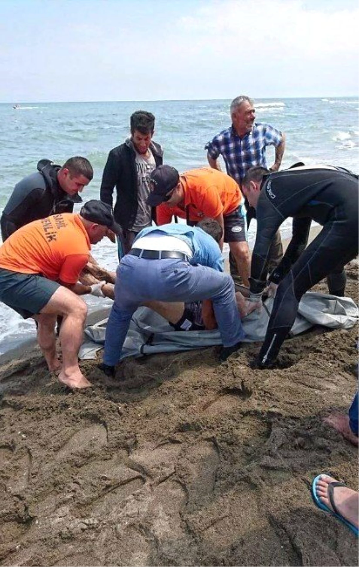Karadeniz\'de Kaybolan Gencin Cesedi Kıyıya Vurdu