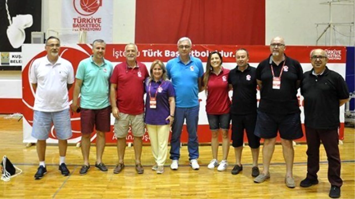 Kuşadası\'nda Yapılan 10. Basketbol Antröner Gelişim Semineri Tamamlandı