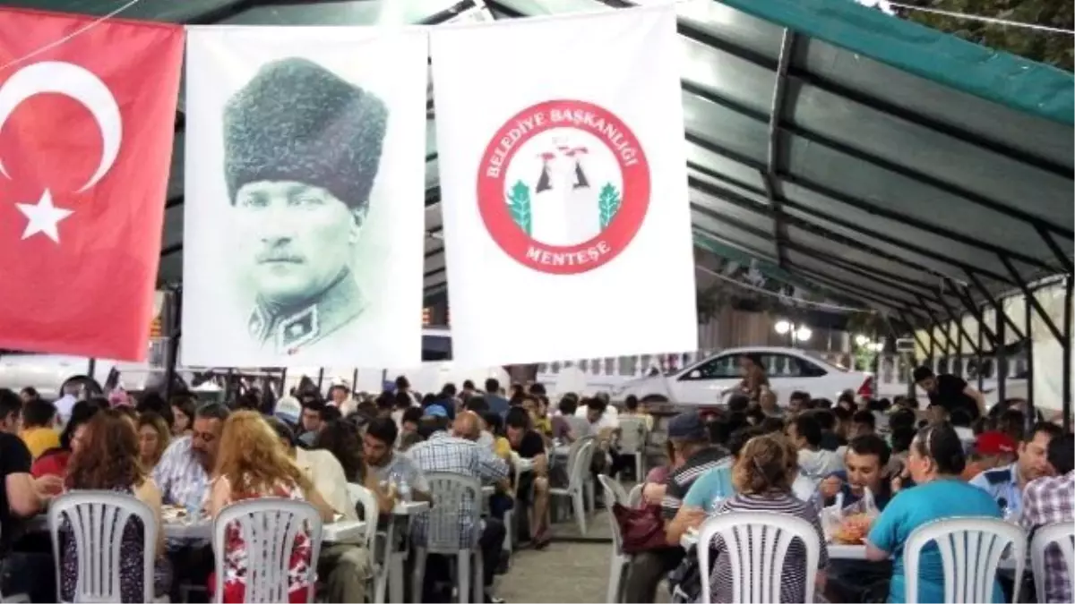 Menteşe Belediyesi\'nin İftar Çadırına Yoğun İlgi