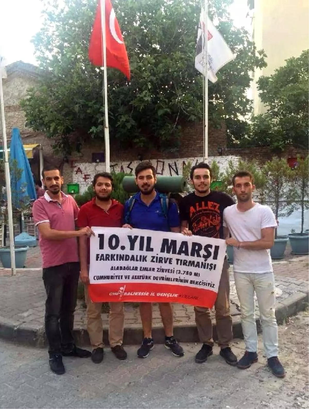 Onuncu Yıl Marşı İçin Zirve Tırmanışı