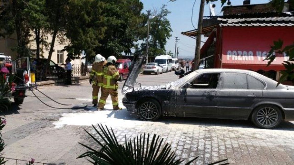 Seyir Halindeki Otomobil Alev Alev Yandı