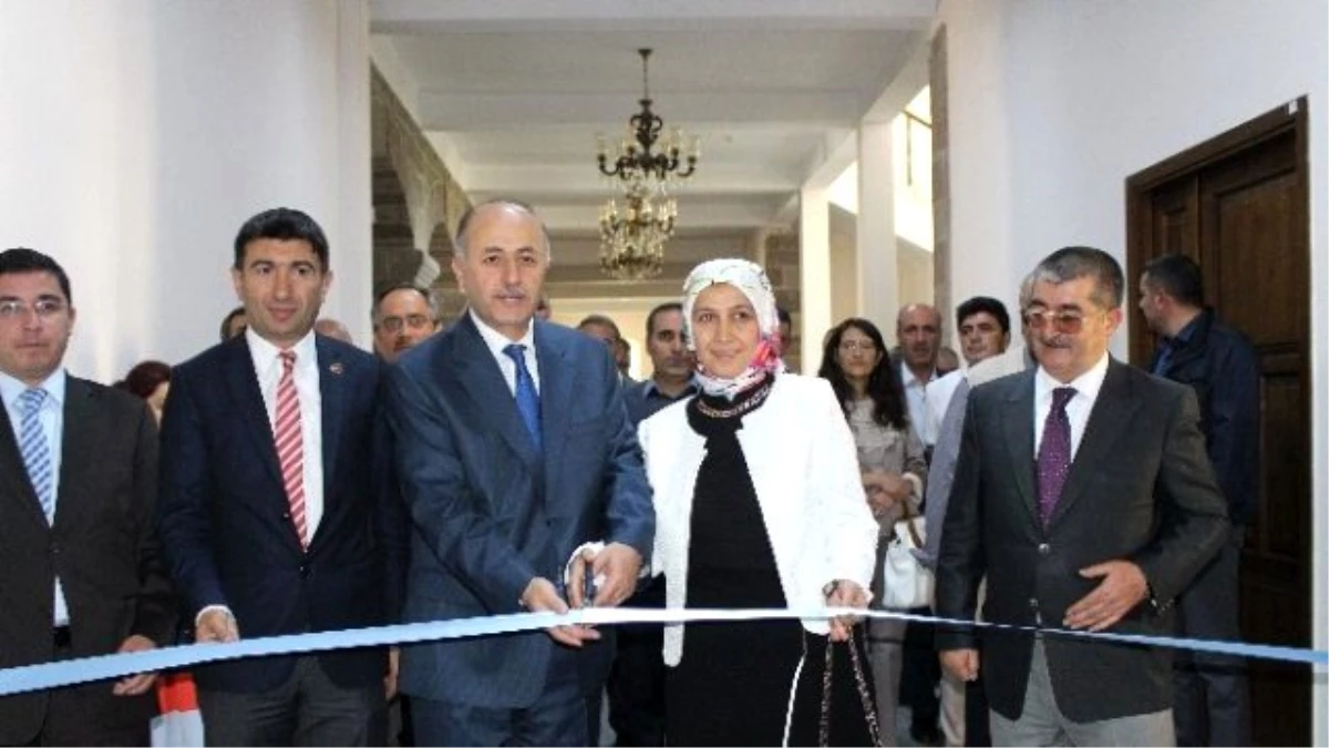 Tarihi Kongre Binasında Tezhib ve El Sanatları Sergisi Açıldı