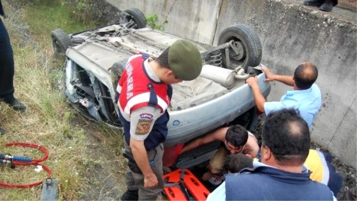 Taşköprü\'de Duvara Çarpan Araç Takla Attı: 1 Yaralı