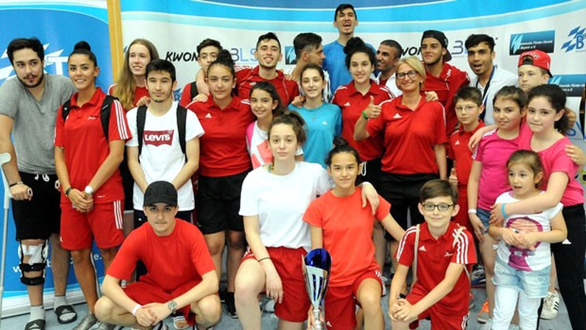 Tekvandoda Türk Sporcular Madalyaları Topladı